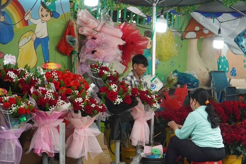 胡氏纪街市的鲜花购买力较慢。