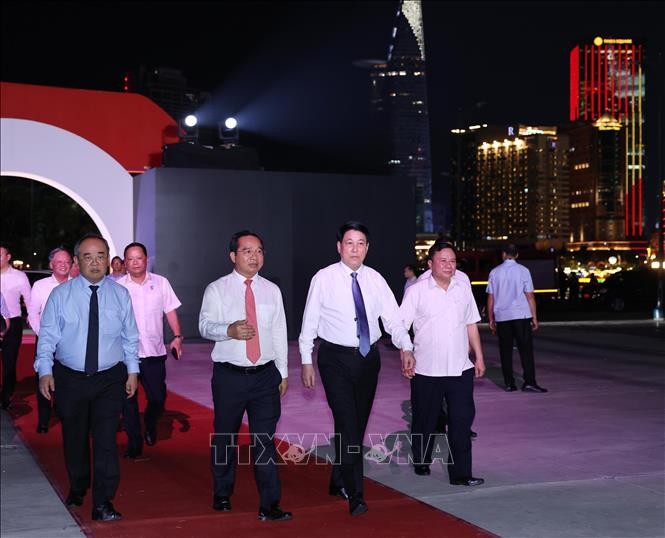 vna_potal_lanh_dao_dang_nha_nuoc_du_chuong_trinh_cau_truyen_hinh_“vang_mai_khuc_khai_hoan”_stand (1).jpg