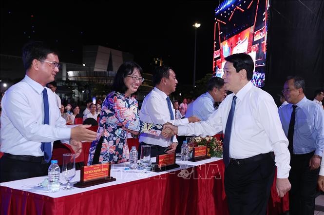 国家主席梁强出席胡志明市直播点。