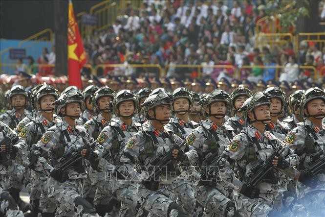 vna_potal_le_dieu_binh_dieu_hanh_ky_niem_50_nam_ngay_giai_phong_mien_nam_thong_nhat_dat_nuoc__stand (6).jpg