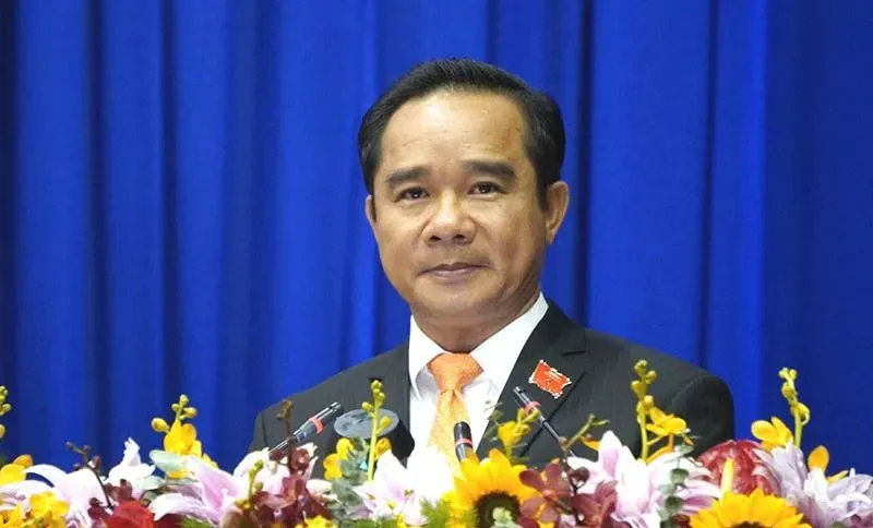 阮文得同志为胡志明市人委会主席。