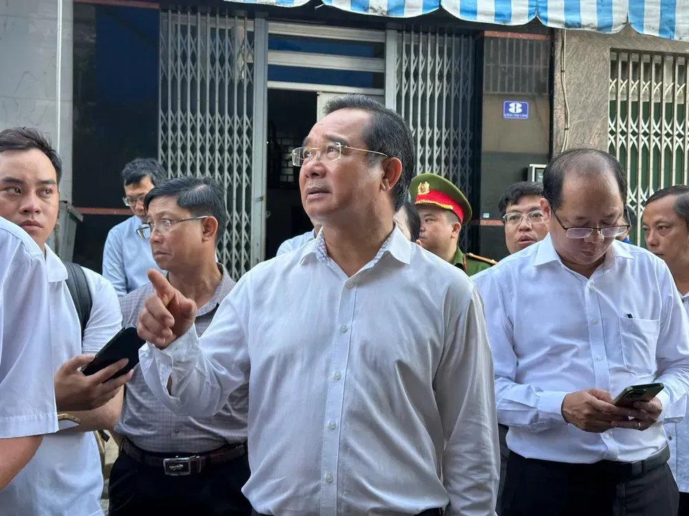 事故发生后，市人委会主席阮文得立即赶赴现场，直接指导救援、克服后果并向遇难者家属表示深切哀悼。（图：CTV）