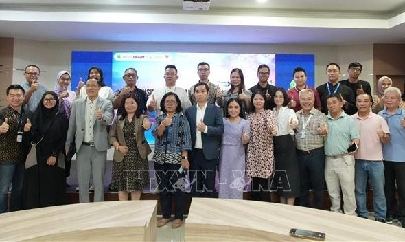 双方代表合影。