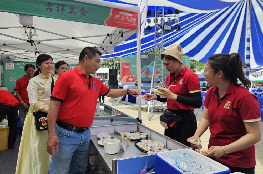 堤岸饮食节深受民众青睐。