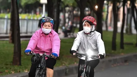 胡志明市清晨出现微凉天气。