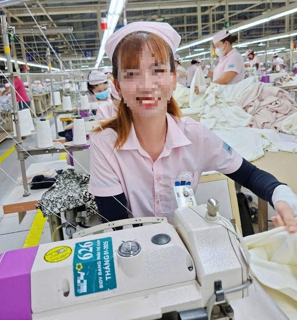 工人在工厂工作。