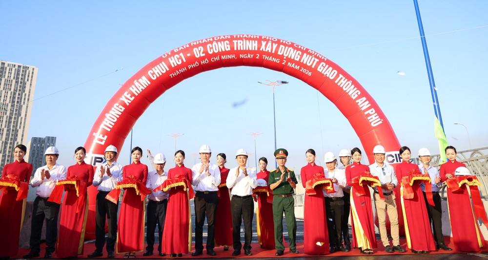 安富交通枢纽建设项目所属 HC1-02 地下隧道剪彩仪式。