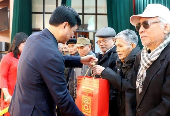 越南政府总理督促做好2026丙午年春节服务保障工作