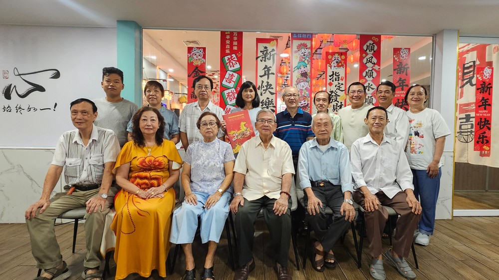 书画家新春交流聚会合照。