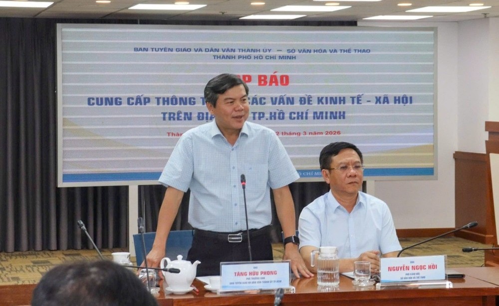 胡志明市市委宣教与民运处副主任曾友锋在新闻发布会上发言。