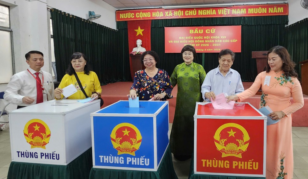 安东坊党委书记张明娇、坊党委副书记范南永安，以及市各民族文学艺术协会常务副主席张四妹等出席选举活动。