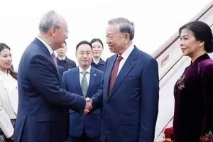 党中央总书记、国家主席苏林携夫人开始对中国进行国事访问。