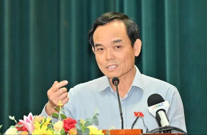 胡志明市市委书记陈留光与选民交流。图：越勇