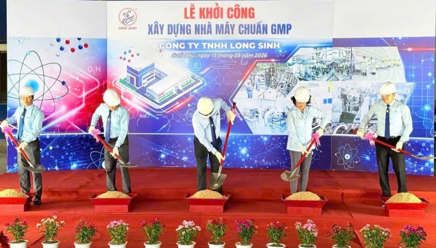 龙生公司举行新工ㄏ奠基仪式。