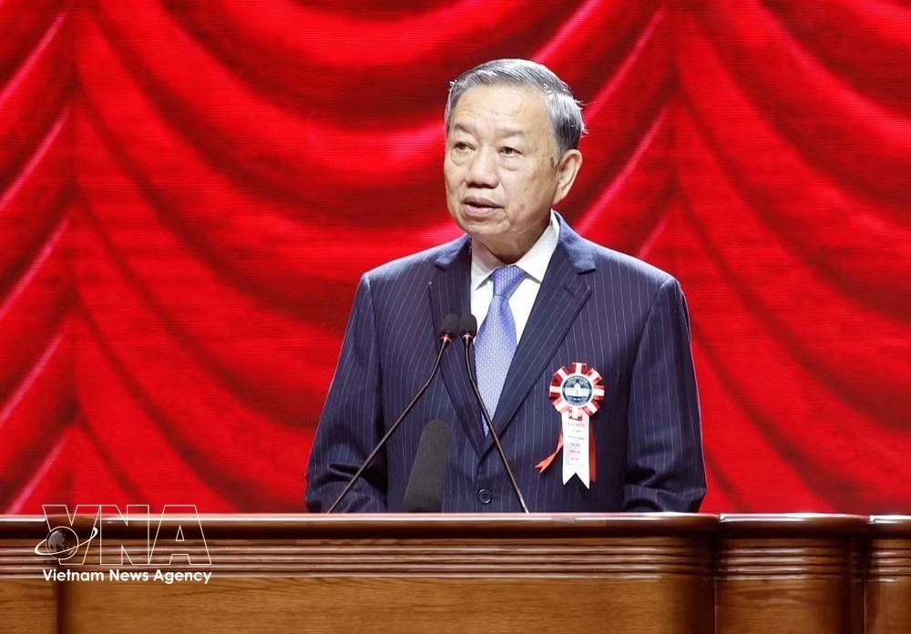 党中央总书记、国家主席苏林在纪念庆典上发表讲话。