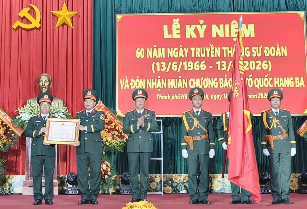  第七师荣获三等捍卫祖国勋章。