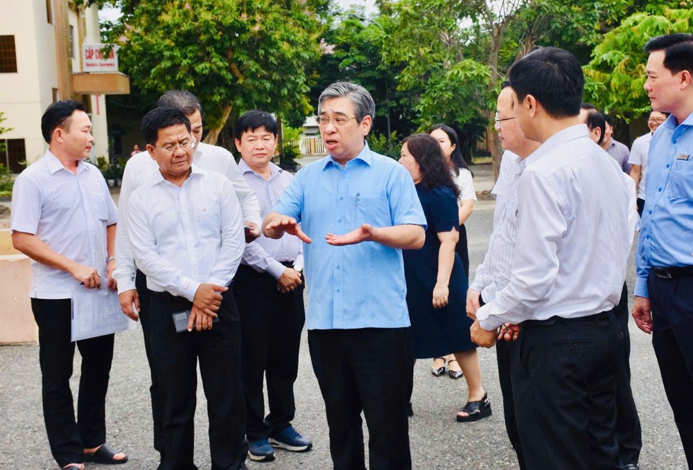 6月27日下午，由党中央委员、胡志明市市委副书记、市越南祖国阵线委员会主席阮福禄率领的工作团对富美区域医疗中心和濠庄区域医疗中心进行了实地考察并开展工作会议。