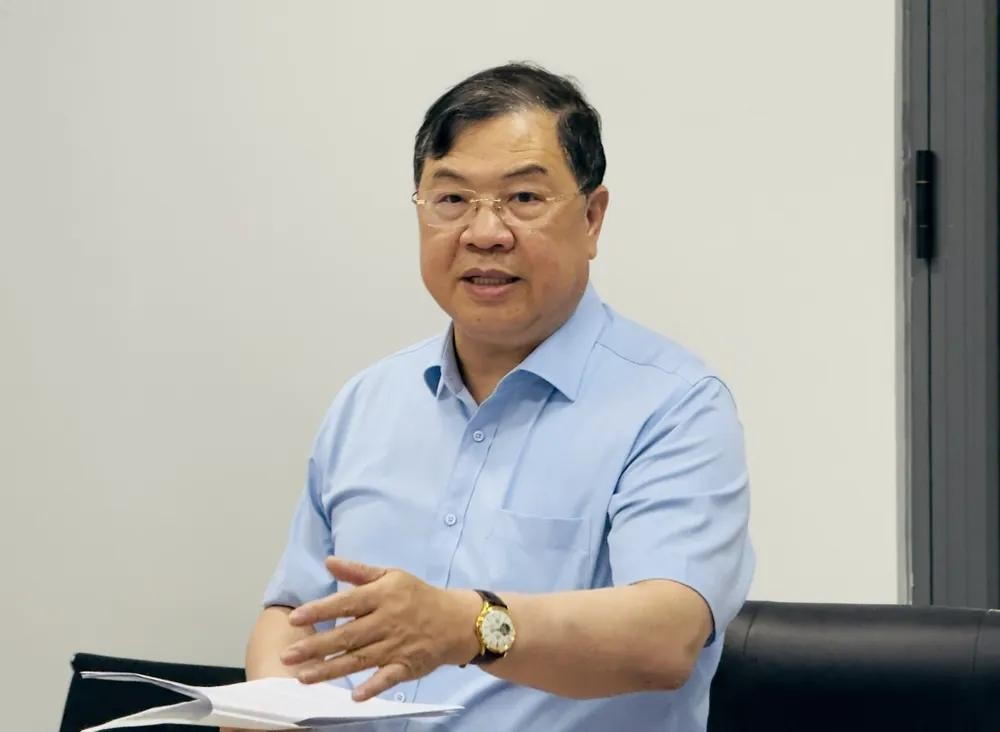 政府常务副总理范家足在10月4日下午的工作会上作总结讲话。图：廷裕