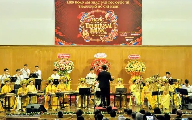 胡志明市音乐学院传统音乐系乐团的开场演出。图：文俊