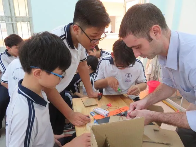 Học sinh Trần Đại Nghĩa học STEM.jpg
