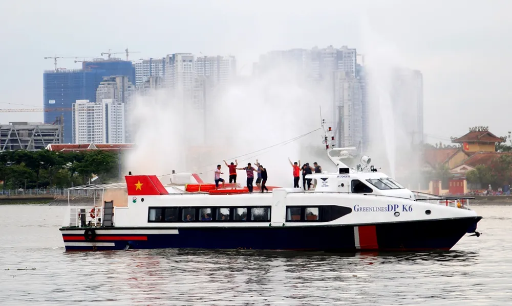 Ứng phó tàu khách đâm tàu du lịch, 118 người gặp nạn    ảnh 1