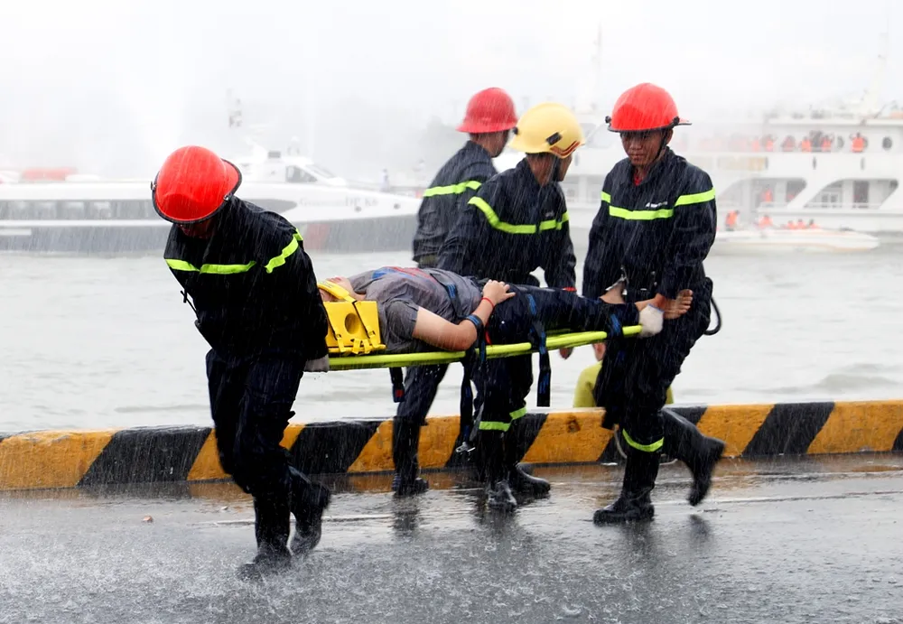 Ứng phó tàu khách đâm tàu du lịch, 118 người gặp nạn    ảnh 8