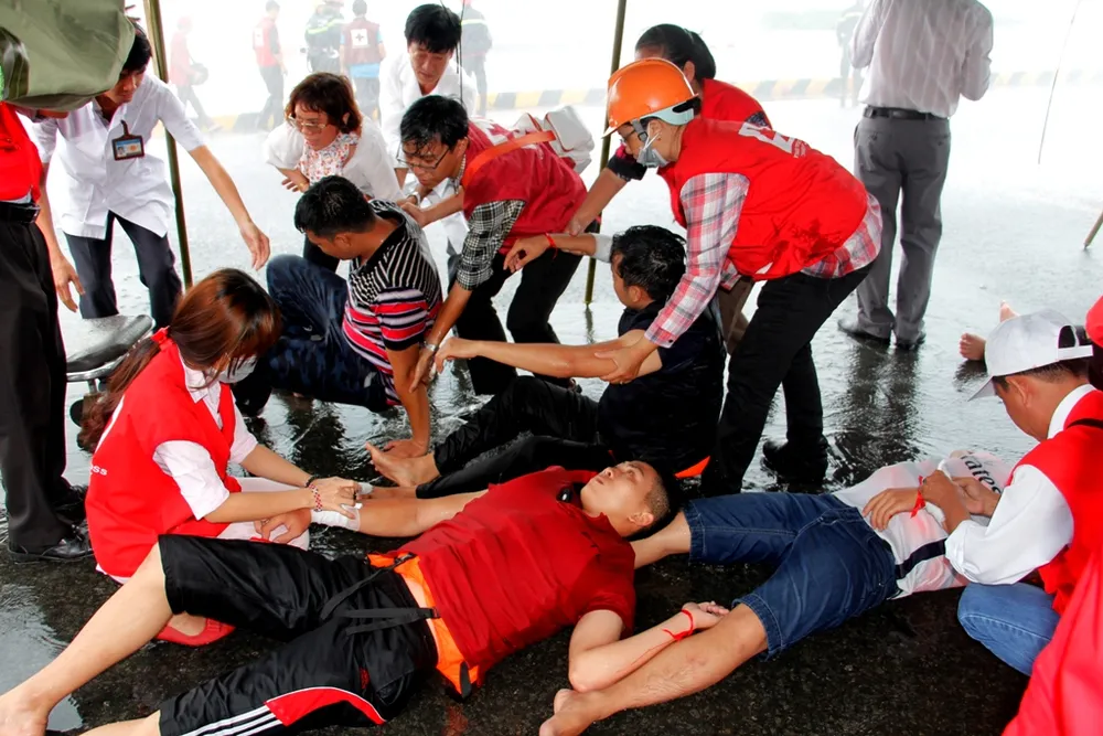 Ứng phó tàu khách đâm tàu du lịch, 118 người gặp nạn    ảnh 9