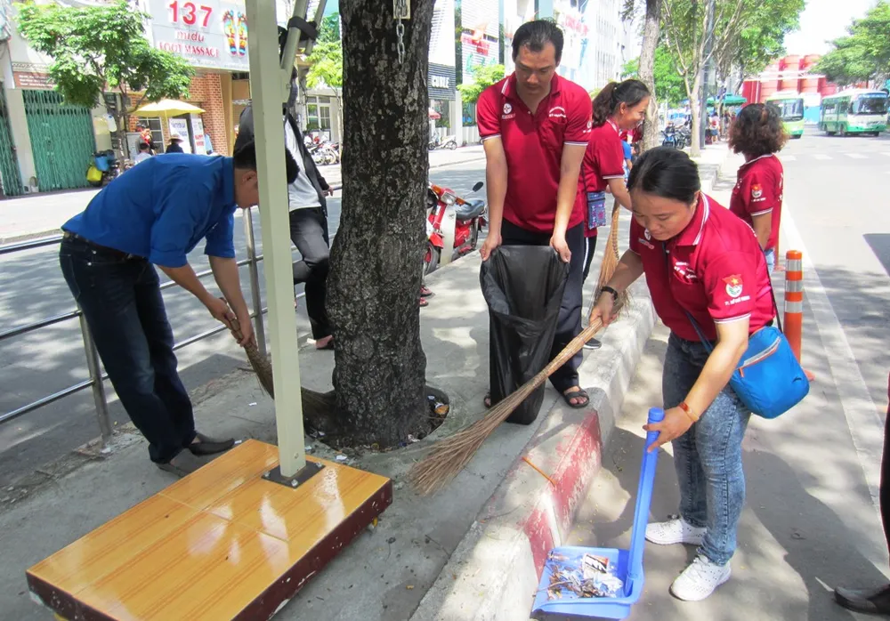 Chiến dịch Kỳ nghỉ hồng: Chăm sóc hệ thống điện cho dân nghèo ảnh 4