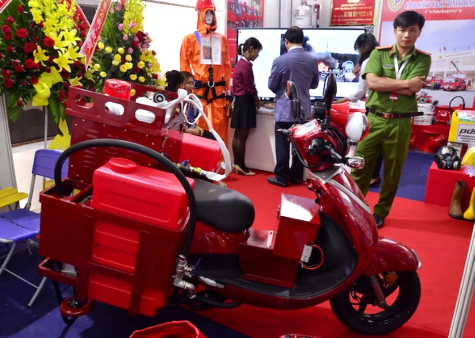 Xe chữa cháy mini để tiếp cận và chữa cháy các đám trong các hẻm nhỏ