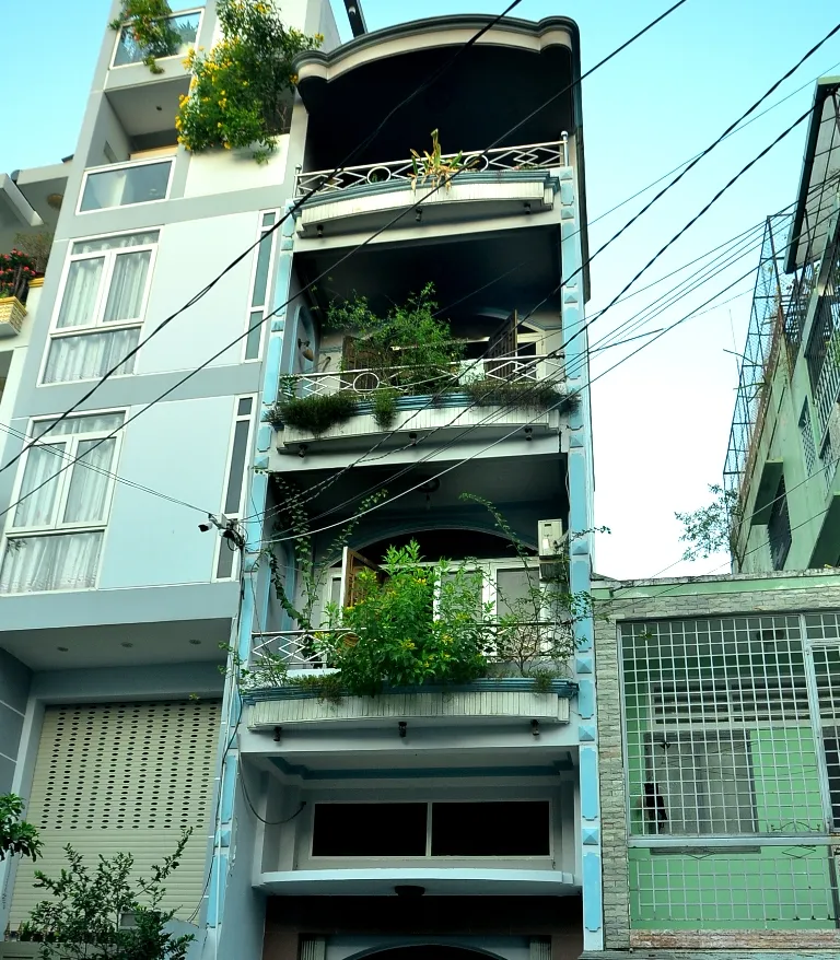 VIDEO: Cháy nhà 3 tầng ở quận 8, một người người chết, 7 người bị thương ảnh 3