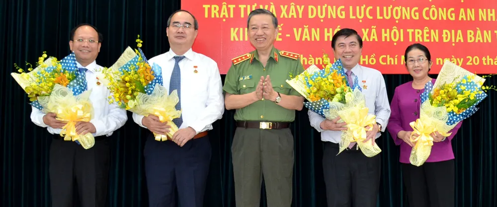 Phối hợp đảm bảo an ninh trật tự gắn với phát triển kinh tế, xã hội trên địa bàn TPHCM ảnh 2