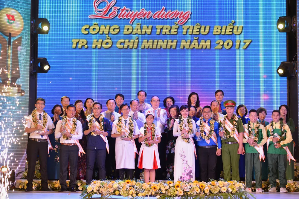 Tuyên dương 10 công dân trẻ tiêu biểu TPHCM năm 2017 ảnh 1