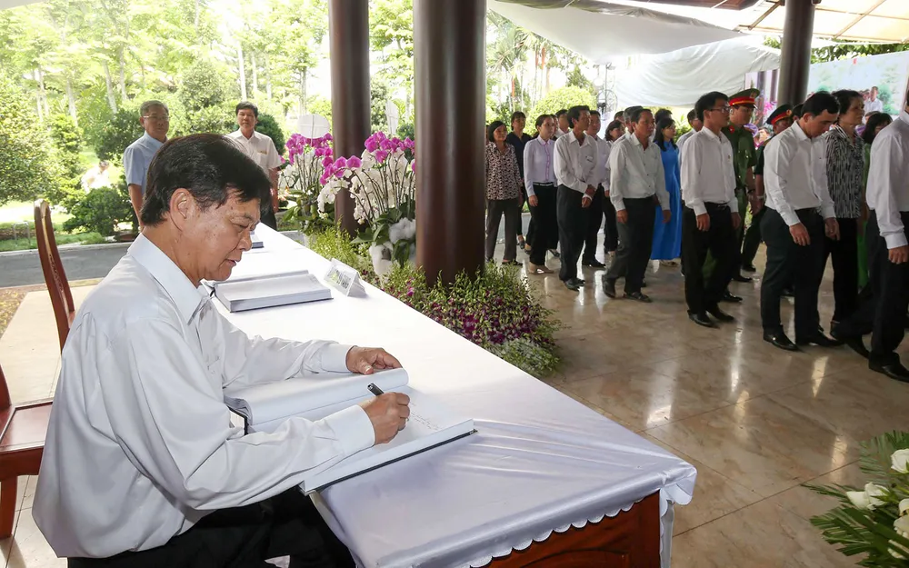 Để lại trên đời bao tiếng thơm​ ảnh 4