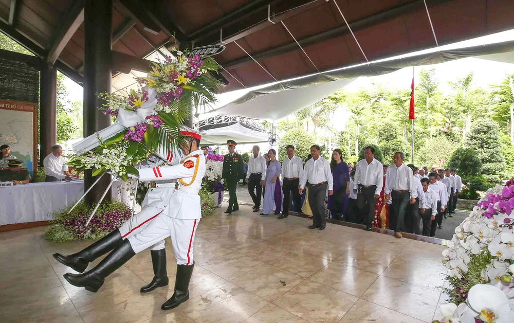 Để lại trên đời bao tiếng thơm​ ảnh 12