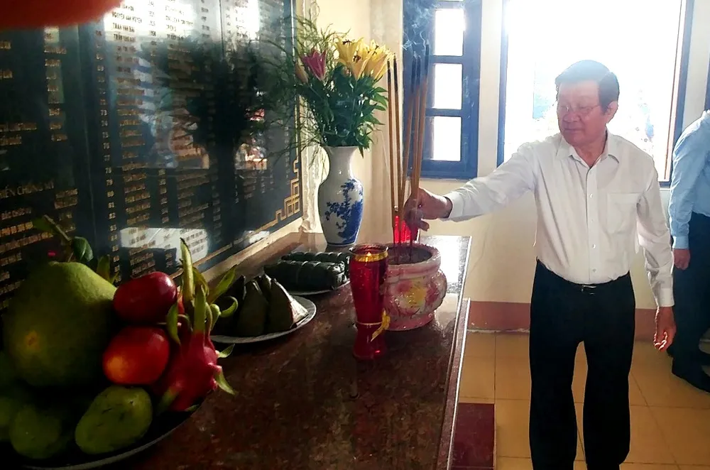 Dâng hương tưởng niệm 70 năm ngày 200 đồng bào, chiến sĩ hy sinh tại Rạch Già - Hưng Long ảnh 2