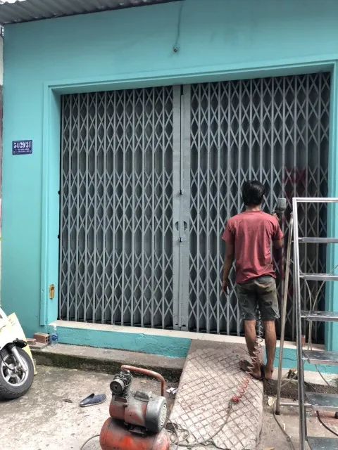 UBND quận Bình Tân yêu cầu công an điều tra, xử lý nghiêm vụ “khủng bố” bằng sơn, mắm tôm ảnh 2