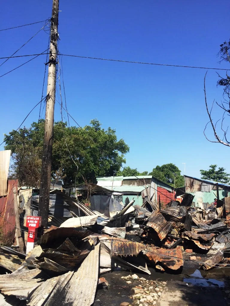 Lửa thiêu rụi 7 phòng trọ và 1 nhà liền kề  ảnh 2