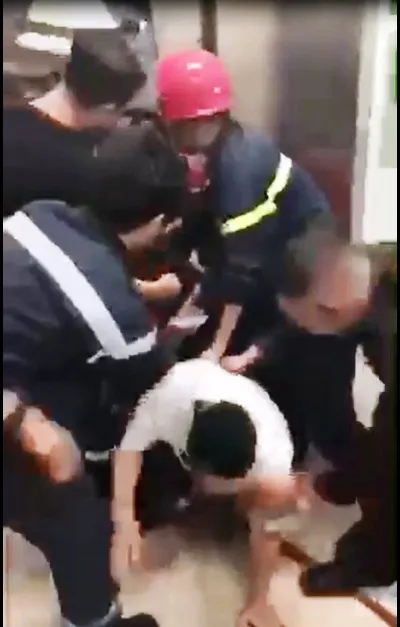 Cứu sống 21 người mắc kẹt trong thang máy ảnh 3