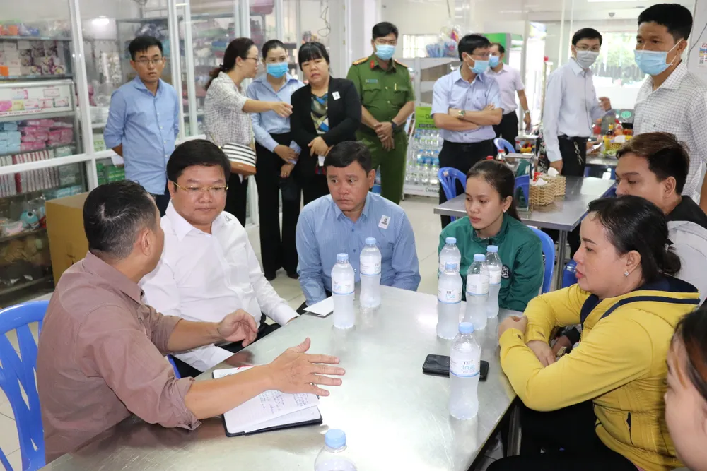 Lãnh đạo TPHCM thăm gia đình nạn nhân tử vong trong vụ cháy ở quận Bình Tân ảnh 2