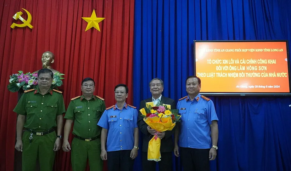 Viện kiểm sát nhân dân hai tỉnh An Giang và Long An tổ chức buổi minh oan, xin lỗi công khai, phục hồi danh dự cho ông Lâm Hồng Sơn.jpg