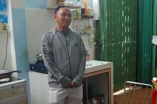 Bị can Quyền nghe đọc lệnh bắt tạm giam..jpg