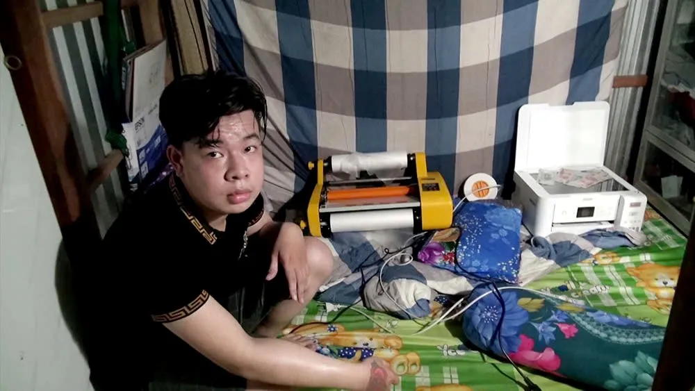 Võ À Minh cùng tang vật.jpg