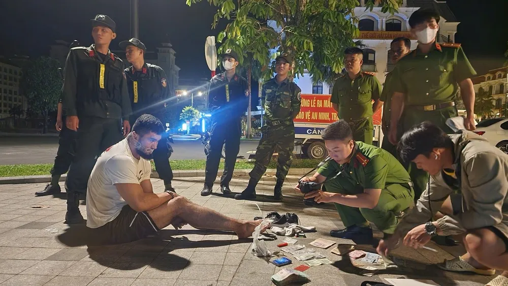 Ảnh 3- Hiện trường bắt giữ các đối tượng..jpg