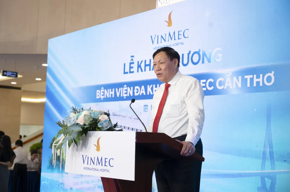 Ông Đỗ Xuân Tuyên - Thứ trưởng Bộ Y tế phát biểu chỉ đạo tại lễ công bố khai trương Bệnh viện Đa khoa Vinmec Cần Thơ.JPG