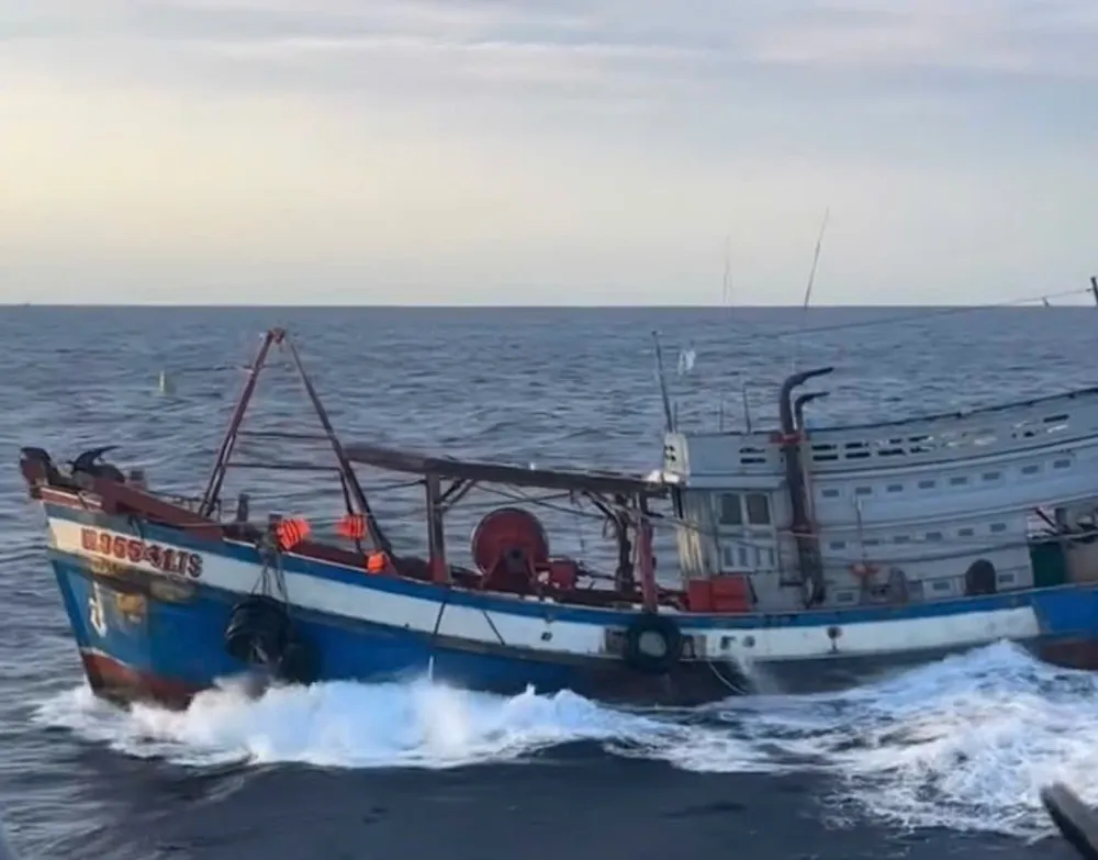 Tàu cá KG 95541 TS vi phạm vùng biển Thái Lan (trích từ video).jpg