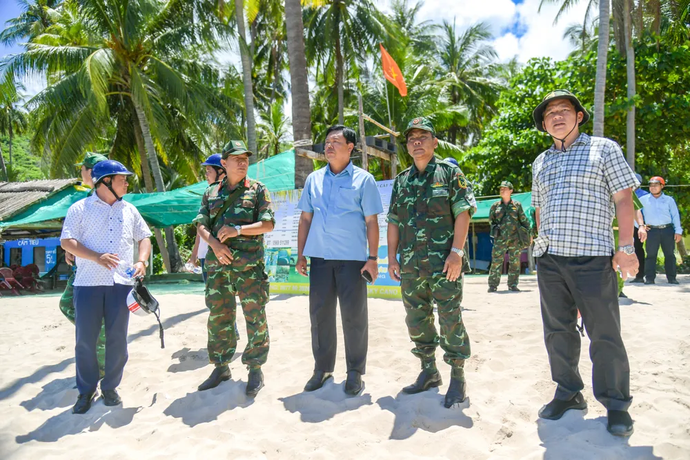 2. Bí thư Tỉnh ủy Kiên Giang Nguyễn Tiến Hải kiểm tra tại bãi Cây Mến (xã An Sơn)..jpg