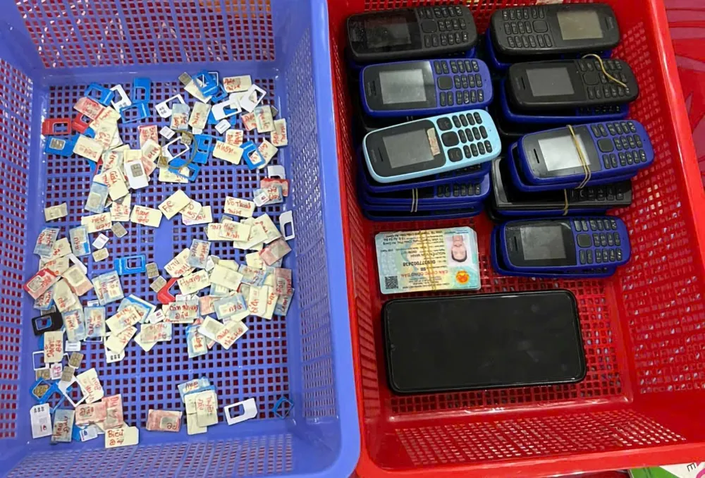 3. Cơ quan Công an khám xét thu giữ tang vật liên quan tại nơi ở của Hồng.jpg