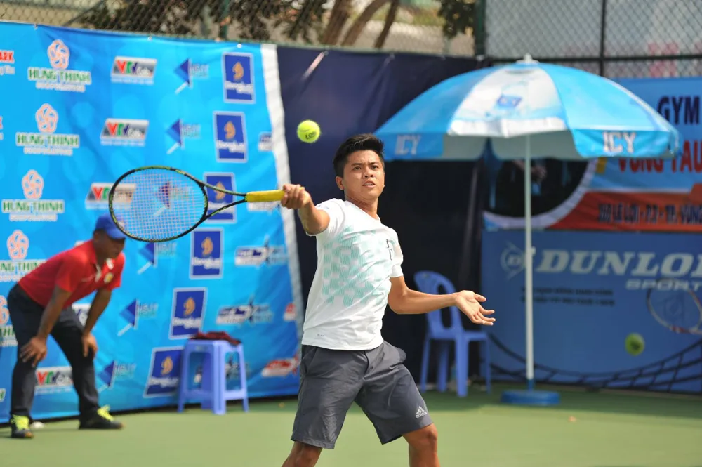 Trọng tài bắt sai luật, VĐV ức chế bỏ cuộc ảnh 1