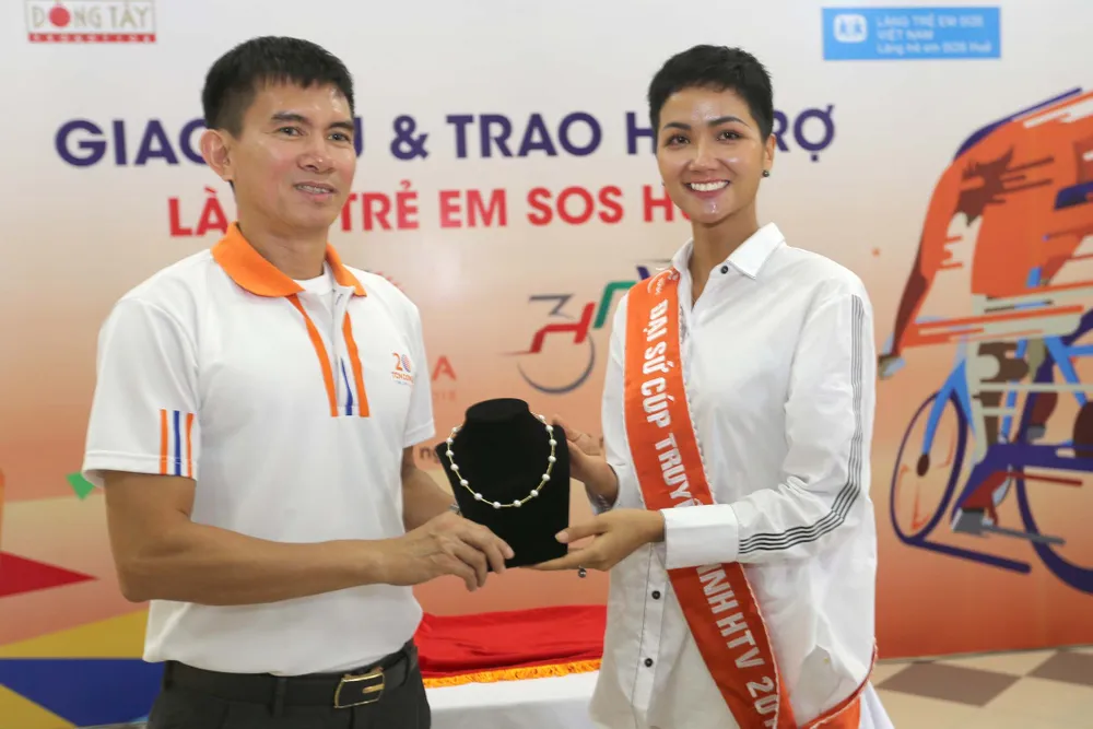 Lê Nguyệt Minh chiến thắng trong mưa lệ ảnh 3