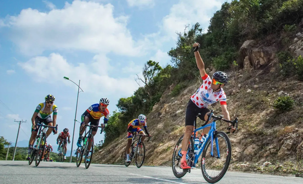 Thêm một VĐV bị tại nạn trên đường đua ảnh 2